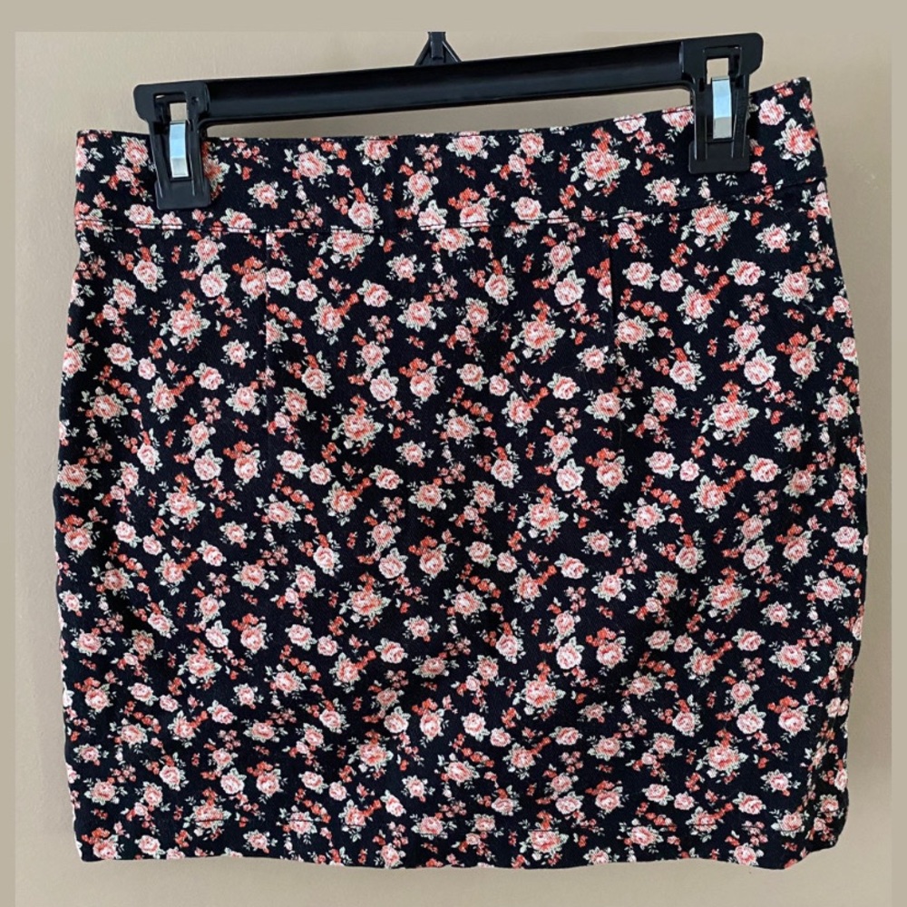 Floral/rose skirt - F21